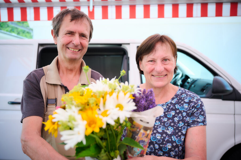Herr und Frau Krautstofl auf dem Volkertmarkt.