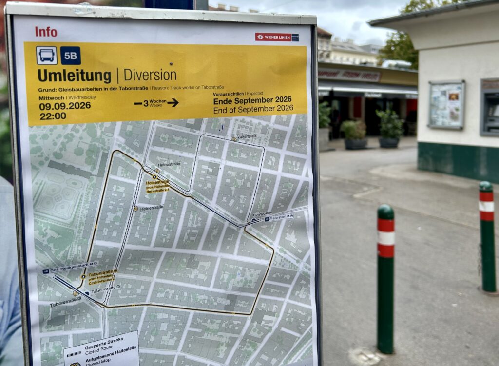 Gesperrte Haltestelle der Linie 5 B am Volkertmarkt