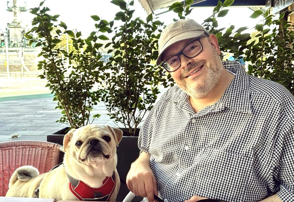 Matti Bunzl und Hund „Emilie“ am Praterstern